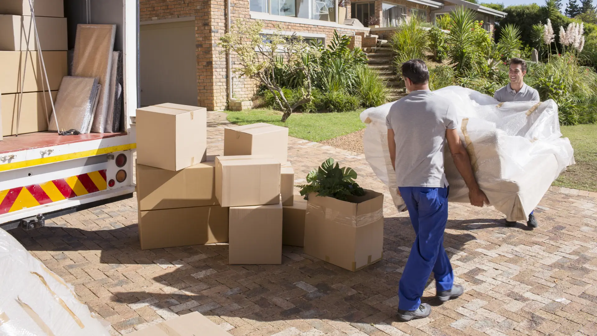 Moving services image